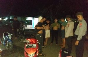Giatkan Patroli Malam Minggu, Polsek Passi Himbau Sejumlah Pemuda Yang Masih Asik Nongkrong