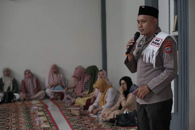 Berikan Pembinaan Rohani & Spiritual, Aipda Herdi Sambangi MTS N 1 Kotamobagu