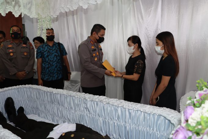 Dikenal Murah Senyum & Ramah, AKP Jack Assa Tutup Usia, Kapolres Beserta Jajaran Turut Melayat Duka