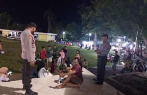 Antisipasi Ramainya Aktifitas Masyarakat Di Malam Minggu, Polsek Kotamobagu Laksanakan Sambang & Berikan Himbauan Kamtibmas.