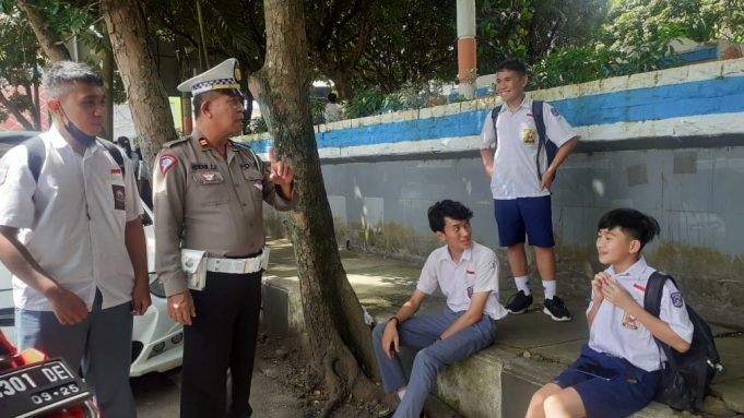 Laksanakan Binluh Usai Jam Sekolah, Keamanan Para Siswa Sepulang Sekolah Menjadi Perhatian Polisi