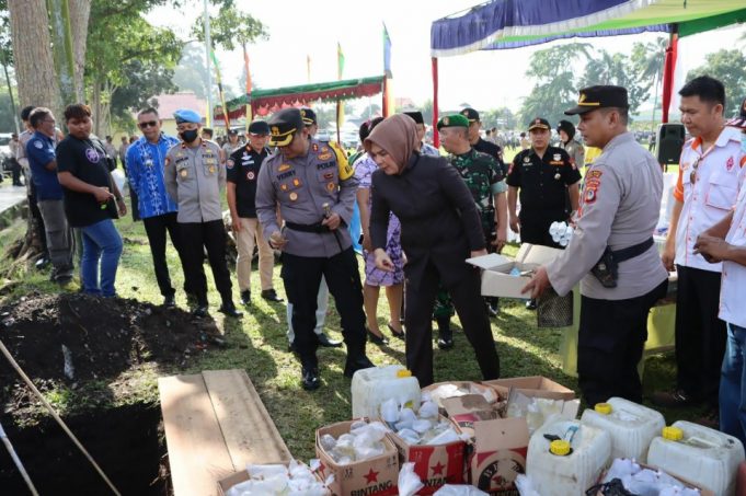 Polres Kotamobagu Musnahkan Ribuan Liter Miras, Knalpot Bising, Obat dan Kosmetik Ilegal