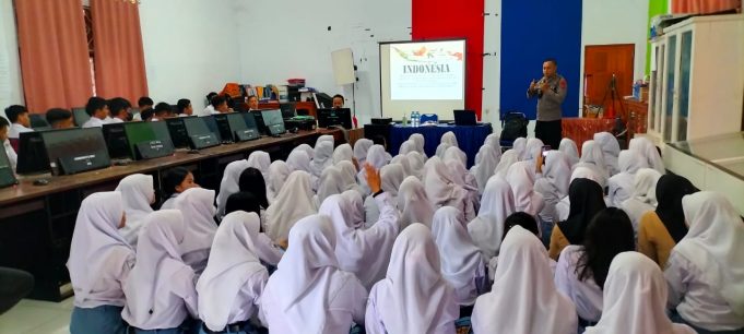 Satuan Binmas Laksanakan Binluh Terkait Bahaya Paham Radikal Serta Pelecehan Seksual Di Sekolah-Sekolah