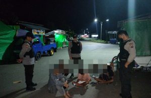 Tercyduk Hirup Lem Ehabond, Sekelompok Pemuda Ini “Dihadiahi Push Up” Oleh Team Patroli Presisi