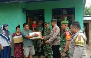 Polsek Passi Dampingi Kodim 1303/BM Berikan Tali Asih kepada Anak Stunting di Desa Bilalang