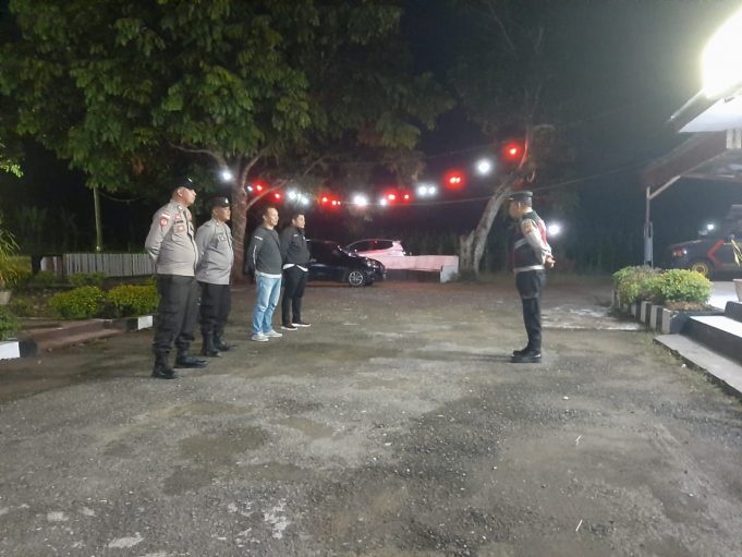 Polsek Lolayan Lakukan Patroli Malam Hari Pada Kios-Kios di Puncak Tumuyu