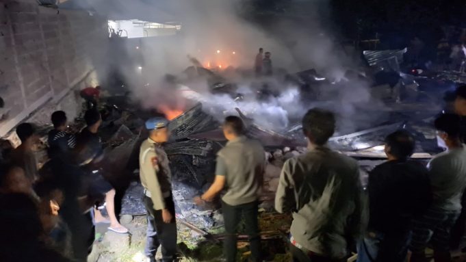 Kapolsek Kotamobagu Datangi 4 Rumah Warga Yang Terbakar di Kelurahan Gogagoman
