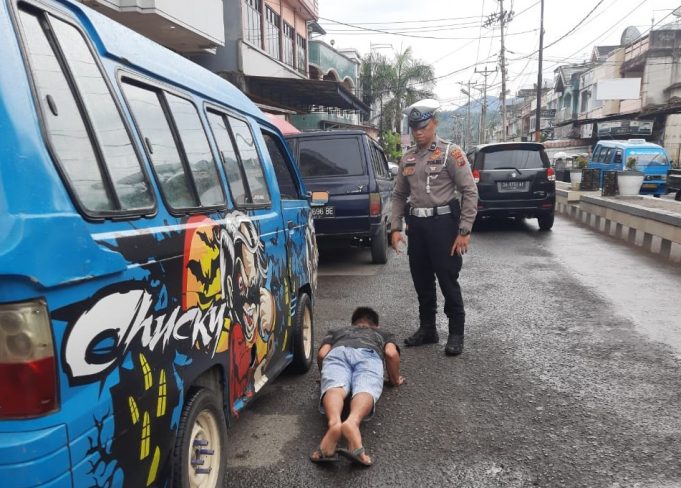 Sering Diberikan Sangsi Teguran, Samping Paris Superstore Masih Menjadi Spot Favorit Mikrolet “Ngetem”