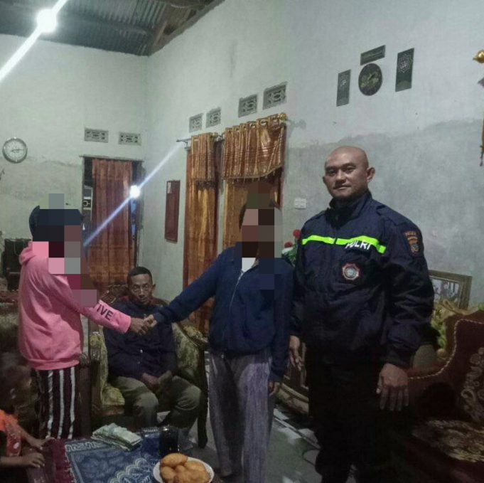 Berakhir Damai, Dua Warga Salah Paham Sepakat Berdamai di Hadapan Bhabinkamtibmas Tungoi I