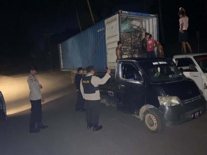 Tim Presisi Polres Kotamobagu Lakukan Pemerikasaan Muatan Kendaraan Roda Empat