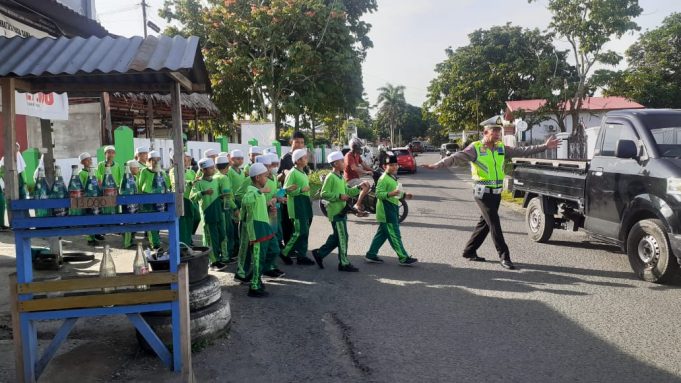 Respon Dengan Keselamatan Masyarakat, Kanit Lantas Polsek Kotamobagu Rutinkan Gaturlalin Saat Pagi Hari
