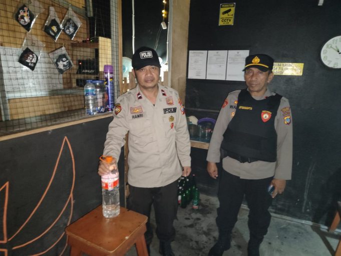 Tim Patroli Presisi Polres Kotamobagu Temukan Miras di Salah Satu Kafe Desa Kopandakan