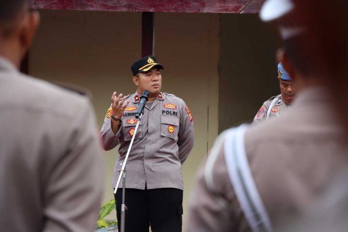 Tegas Saat Berikan Arahan, Wakapolres: “Personil Malas Laksanakan Apel Pagi, Siap-Siap Dipotong Remunerasi”.