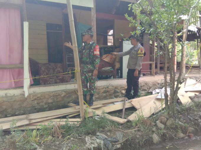 Cegah Aksi Massa Pengrusakan Rumah Tersangka JM, Bhabinkamtibmas & Babinsa Kompak Segera Datangi TKP