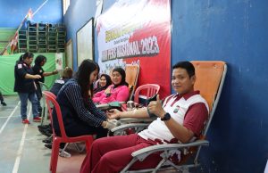 Laksanakan Donor Darah, Kapolres Kotamobagu & Ketua Bhayangkari Turut Meriahkan Hari Pers Nasional