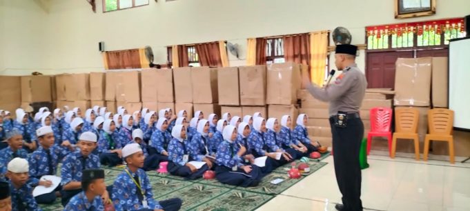 Ceramah di MTS N 1 Kotamobagu Da’i Polri Sat Binmas Berikan Materi Kepemimpinan Dalam Kegiatan LDKO