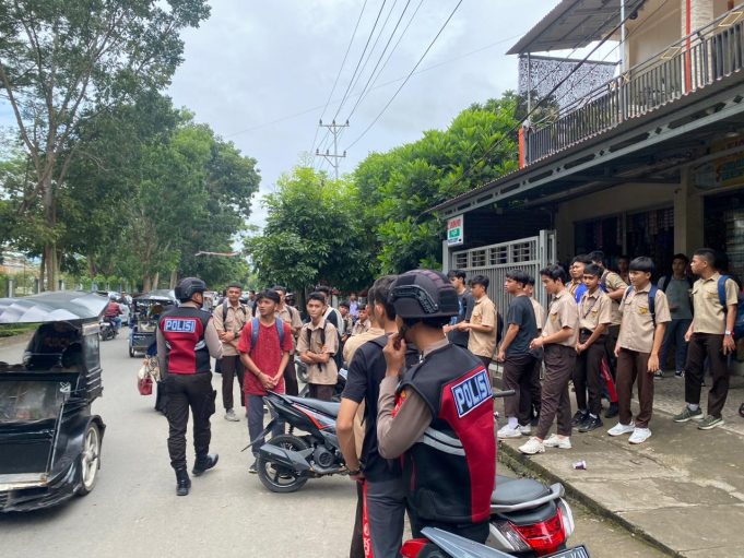 Cegah Tawuran, Tim Patroli Samapta Sambangi Para Pelajar Usai Jam Pulang Sekolah
