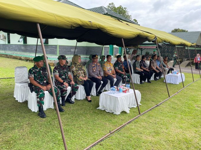Sinergi TNI-Polri, Kapolres Kotamobagu Hadiri Acara Tradisi Pelepasan Personel Kopan C Yonif 713
