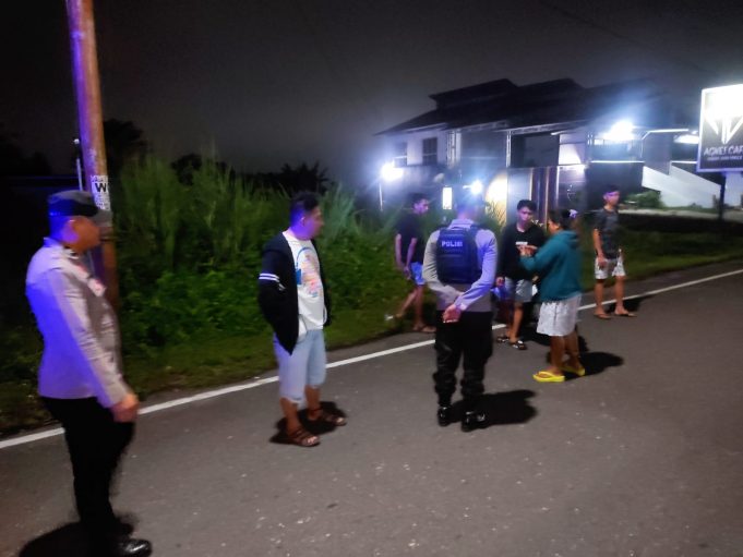 Cegah Riak-Riak Kecil Menjadi Gelombang Gangguan Kamtibmas, Tim Patroli Silang Amankan Keributan di Depan Café The Love