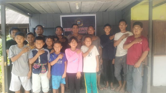 Laksanakan Jumat Curhat Secara Unik & Sederhana, Polsek Kotamobagu Utara Semakin Dekat Dengan Warga
