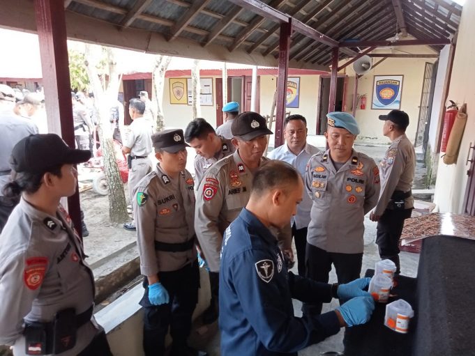 Polres Kotamobagu Lakukan Test Urine Dadakan Kepada Sejumlah Personil