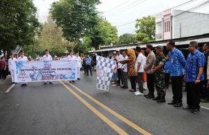 Kapolres Kotamobagu bersama Dandim 1303 Bolmong dampingi Walikota melepas Kirab Pemilu tahun 2024