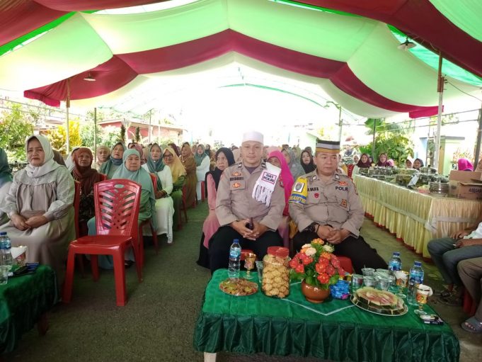 Hadiri Halal Bihalal di Desa Wangga, Dai Polri Aipda Herdi Turut Berikan Ceramah Agama