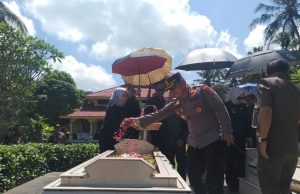 Dalam Rangka HUT Kota Kotamobagu Ke-16, Kapolres Bersama Forkopimda Kota Kotamobagu Berziarah di Makam Tokoh BMR