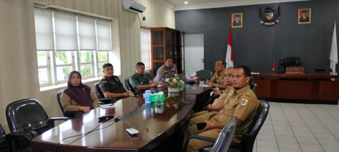 Wakapolres Kotamobagu Hadiri Rapat Koordinasi Vicon Kesiapan Pembagian Bendera Merah Putih