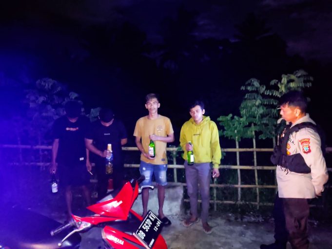 Patroli Gabungan Polres Kotamobagu Berikan Sanksi Fisik & Pembinaan Terhadap Pemuda Pesta Miras