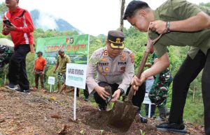Kapolres Kotamobagu & Personil hadiri Karya Bakti Penanaman Pohon dalam Rangka HUT ke-65 Kodam XIII Merdeka