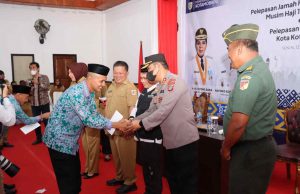 Kapolres Kotamobagu Hadiri Pelepasan Jemaah Haji dan Kafilah STQH Kota Kotamobagu