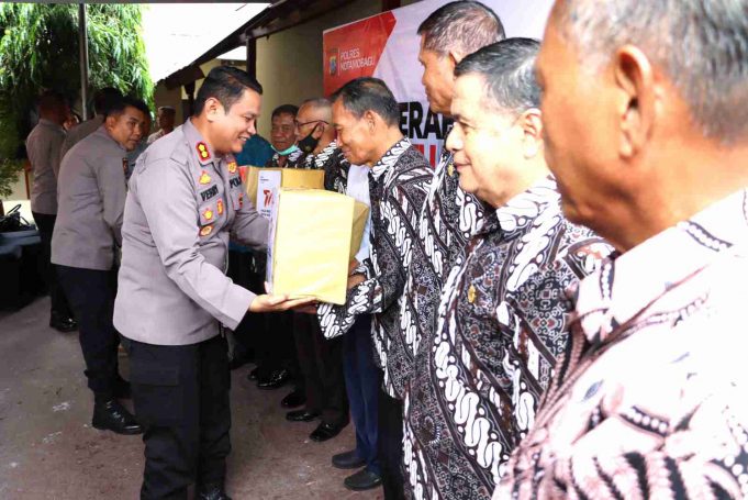 Polres Kotamobagu Salurkan Sejumlah Bantuan Sosial Dalam Rangka Hari Bhayangkara Ke-77
