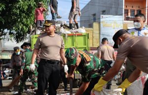 Dukung Kotamobagu Sebagai Peraih Adipura 9 Kali, Kapolres dan Jajaran Laksanakan Kerja Bakti Peduli Lingkungan