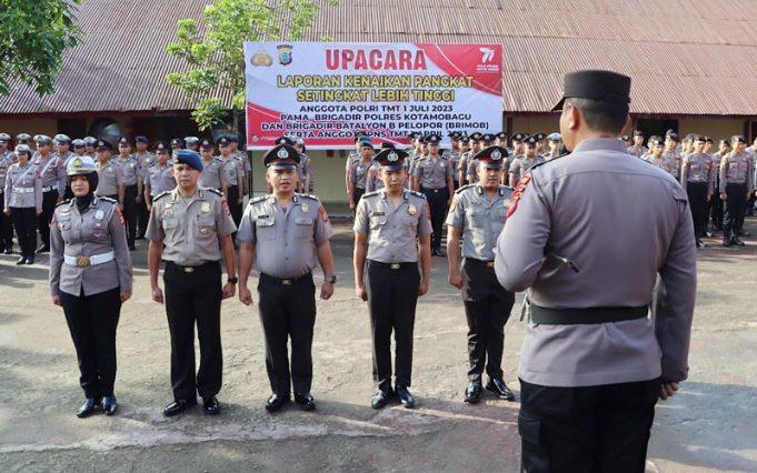 Gelar Upacara Kenaikan Pangkat 53 Personil, Ini Harapan Kapolres Kotamobagu