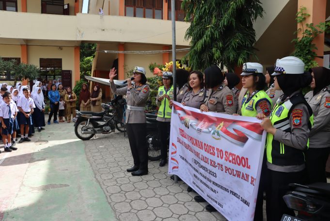 Semarakan hari Jadinya Yang Ke-75, Seluruh Polwan Polres Kotamobagu “Goes To School”