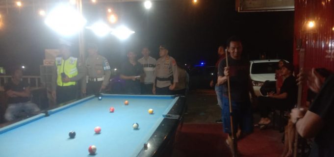Antisipasi Gangguan Kamtibmas di Malam Minggu, Lewat KRYD Polsek Kotamobagu Sambangi Caffe Terminal Bonawang