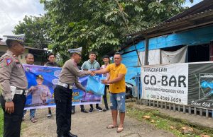 Sat Lantas Sosialisasikan Keselamatan Berkendara dan Salurkan Bantuan Sosial kepada Komunitas Ojek Pangkalan