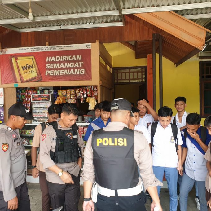 Beredar Informasi “Ajakan Tawuran Antar Pelajar”, Personil Polres Kotamobagu Lakukan Patroli Sekolah
