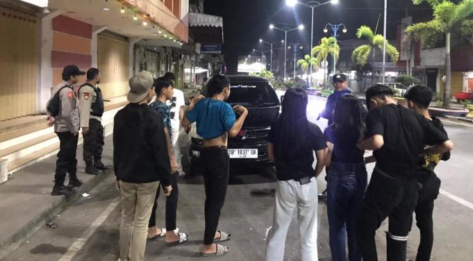 Tingkatkan Patroli Malam Hari Tim Presisi Polres Kotamobagu Bubarkan Pemuda Nongkrong Sambil Miras