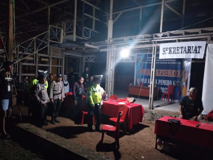 Personil Polres Kotamobagu Monitoring Langsung Giat Kemah Kerja Pemuda GMIBM