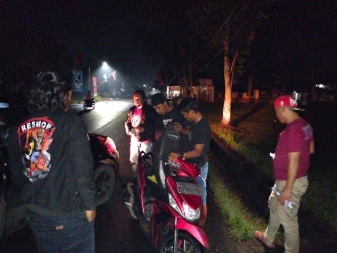 Tim Resmob Berhentikan Pemuda Ugal-Ugalan Saat Berkendara Dalam Kondisi Mabuk Miras