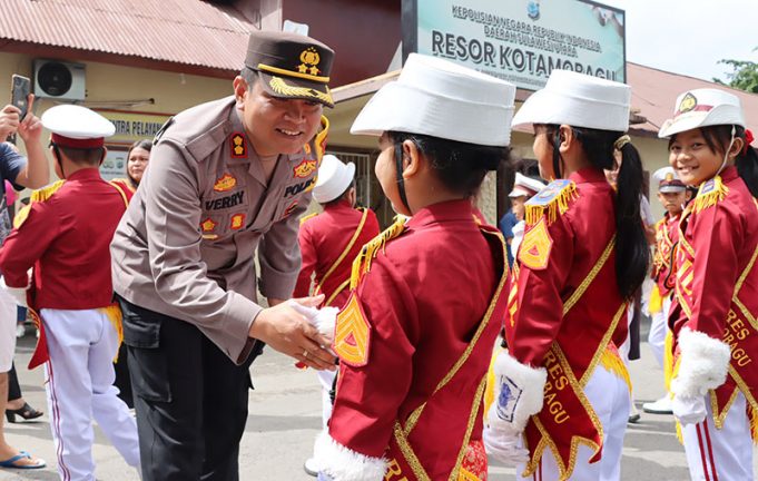 Kapolres Kotamobagu Lepas Kontingen Lomba Polisi Cilik Dalam Rangka Hari Lalu Lintas Bhayangkara ke-68