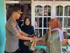 Kapolri Serahkan Santunan Kepada Keluarga Almarhum Brigpol Anumerta Rudi Agung Ashari