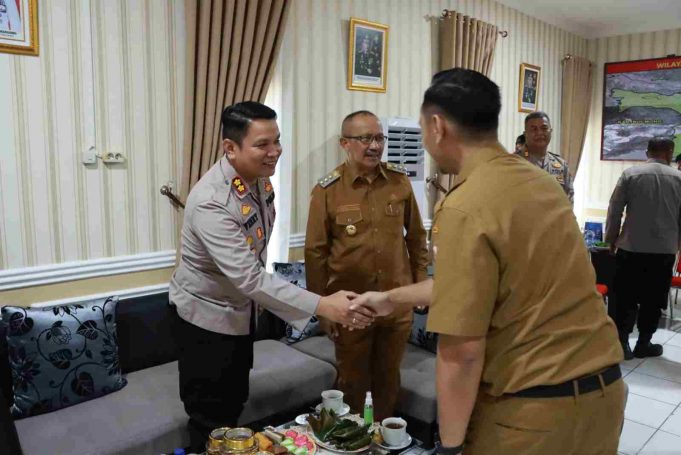 Disambut Hangat, Pj. Wali Kota Dr. Drs. Asripan Nani, M.Si Lakukan Kunjungan Silaturahmi di Polres Kotamobagu