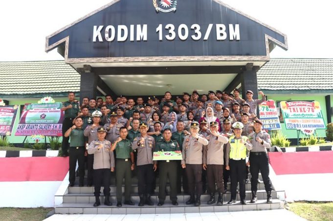 Pejabat Dari Itwasum Polri & Polres Kotamobagu Berikan Kejutan Meriah Untuk Peringatan HUT TNI Ke-78