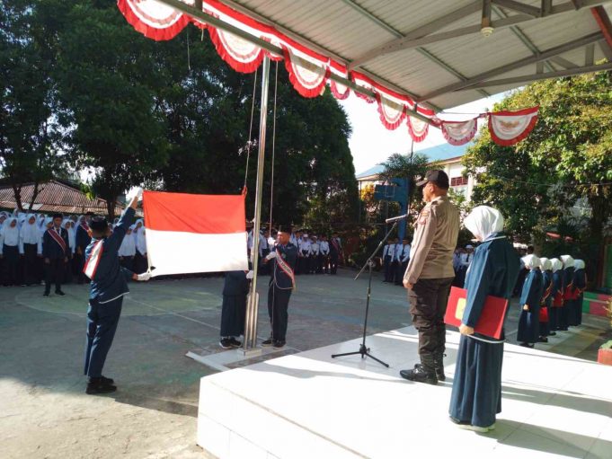 Kasi Hukum Hadiri Undangan dan Jadi Irup Pelaksanaan Upacara Bendera di MTS N 1 Kotamobagu