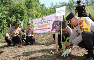 MENGABDI UNTUK NEGERI: Polres Kotamobagu Laksanakan Kegiatan Aksi Penanaman Pohon