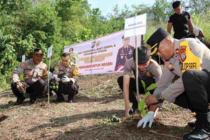 MENGABDI UNTUK NEGERI: Polres Kotamobagu Laksanakan Kegiatan Aksi Penanaman Pohon