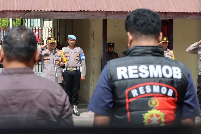 Kapolres Kotamobagu Pimpin Apel Kesiapan Satgas OMB 2023-2024, Sekaligus Serahkan Tas Serbaguna Secara Simbolis